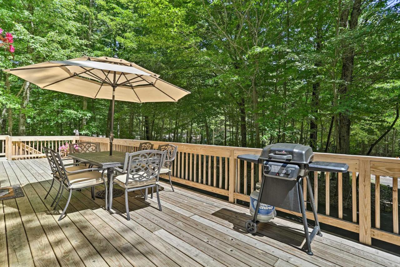 Bear Den Rustic Pocono Lake Home With Game Room! Kültér fotó