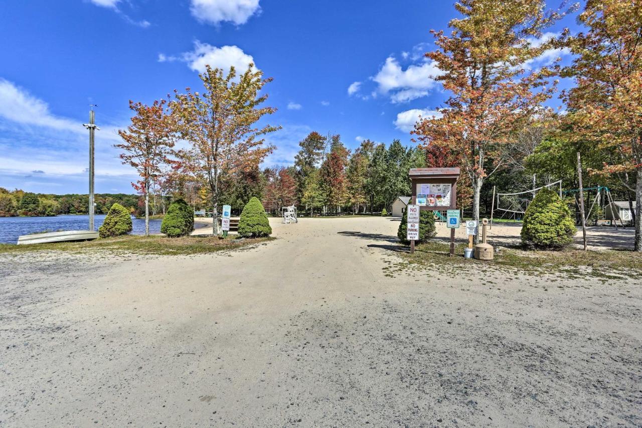 Bear Den Rustic Pocono Lake Home With Game Room! Kültér fotó