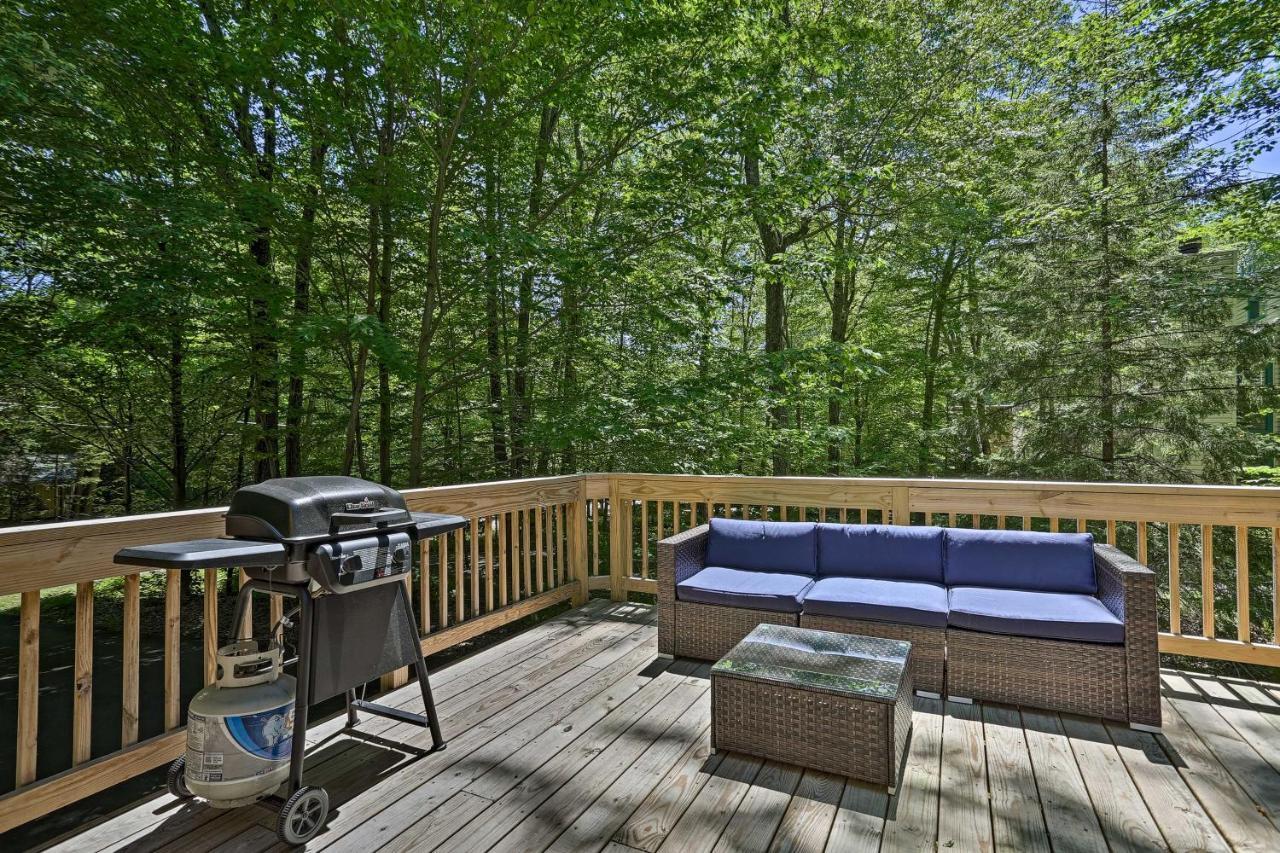 Bear Den Rustic Pocono Lake Home With Game Room! Kültér fotó
