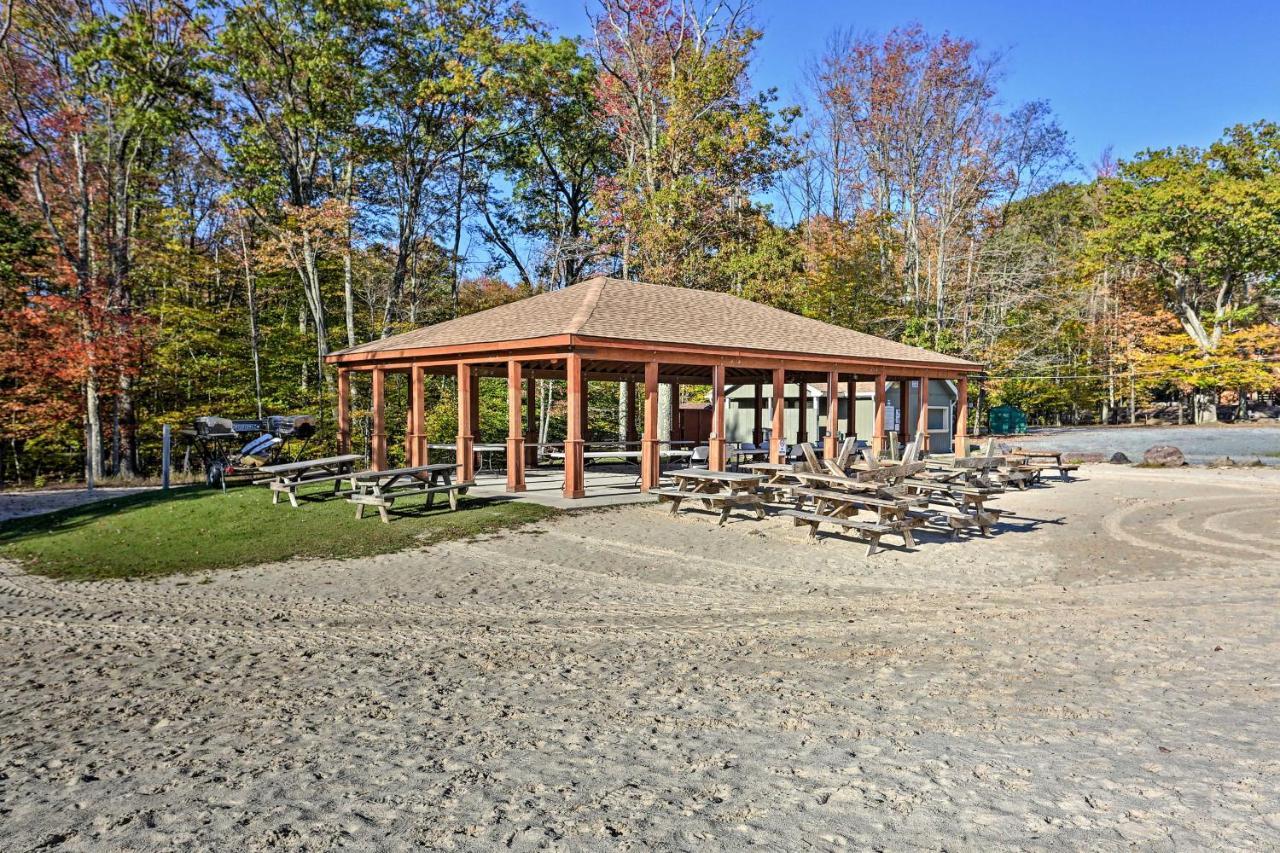 Bear Den Rustic Pocono Lake Home With Game Room! Kültér fotó