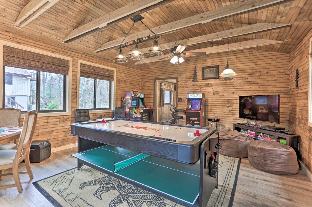 Bear Den Rustic Pocono Lake Home With Game Room! Kültér fotó