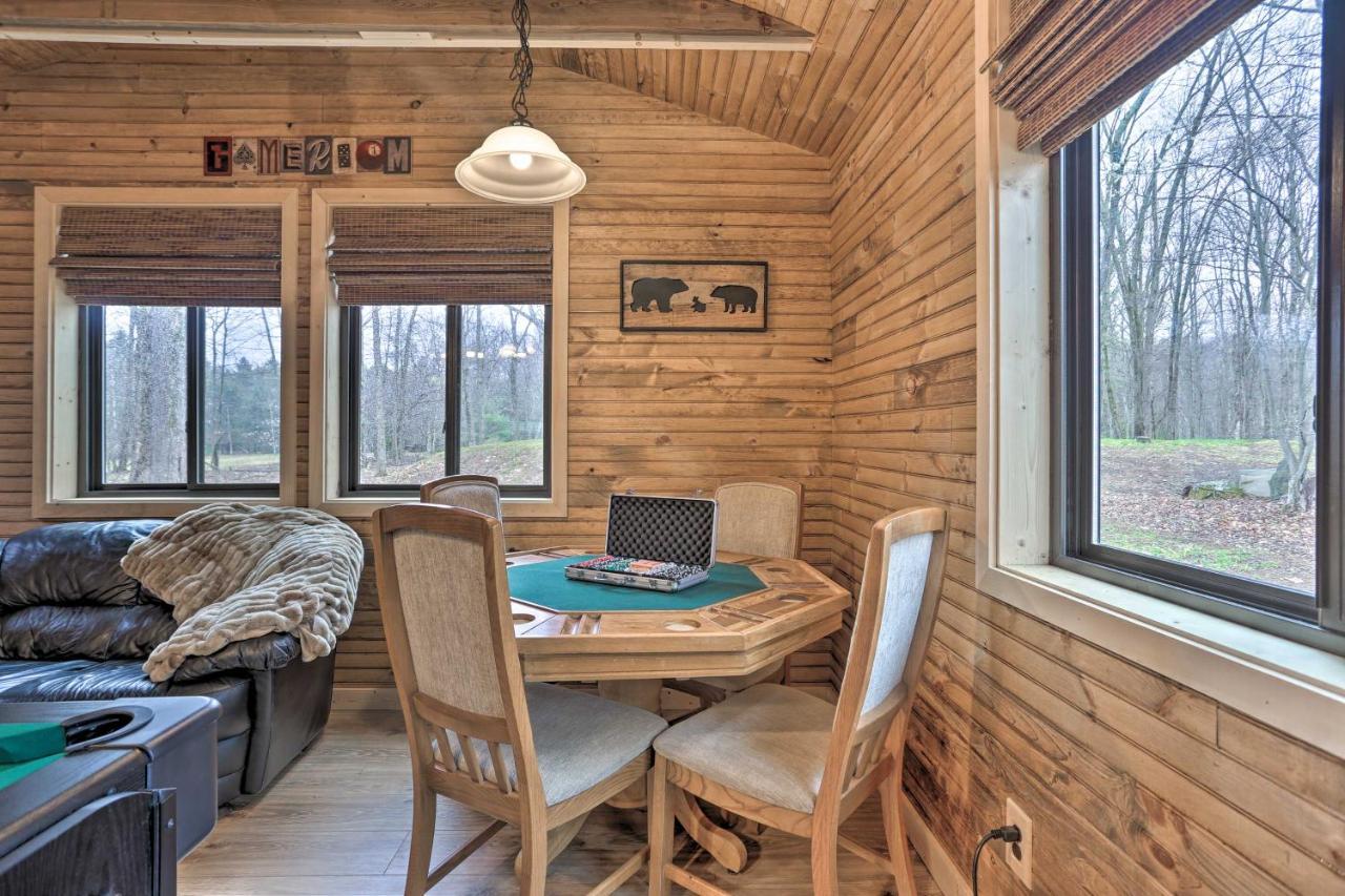Bear Den Rustic Pocono Lake Home With Game Room! Kültér fotó