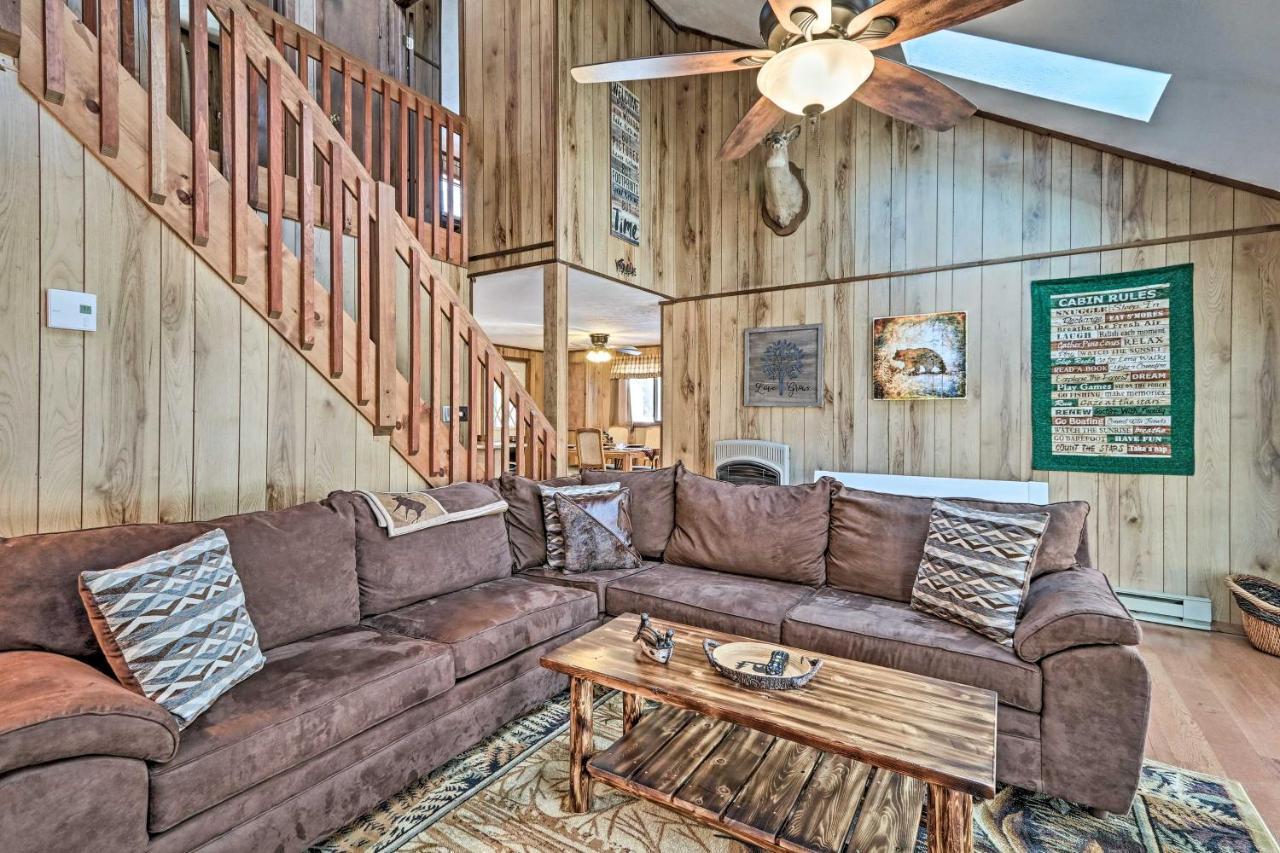 Bear Den Rustic Pocono Lake Home With Game Room! Kültér fotó