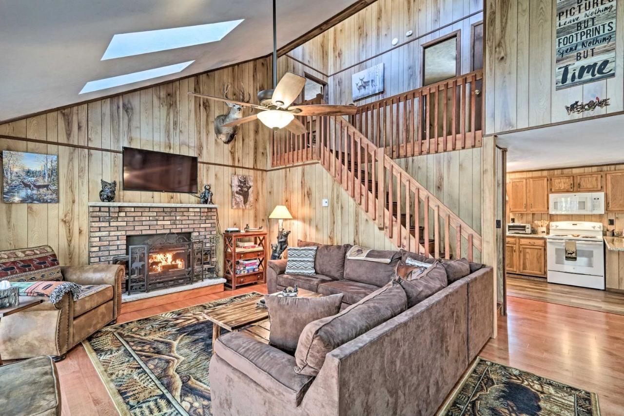 Bear Den Rustic Pocono Lake Home With Game Room! Kültér fotó