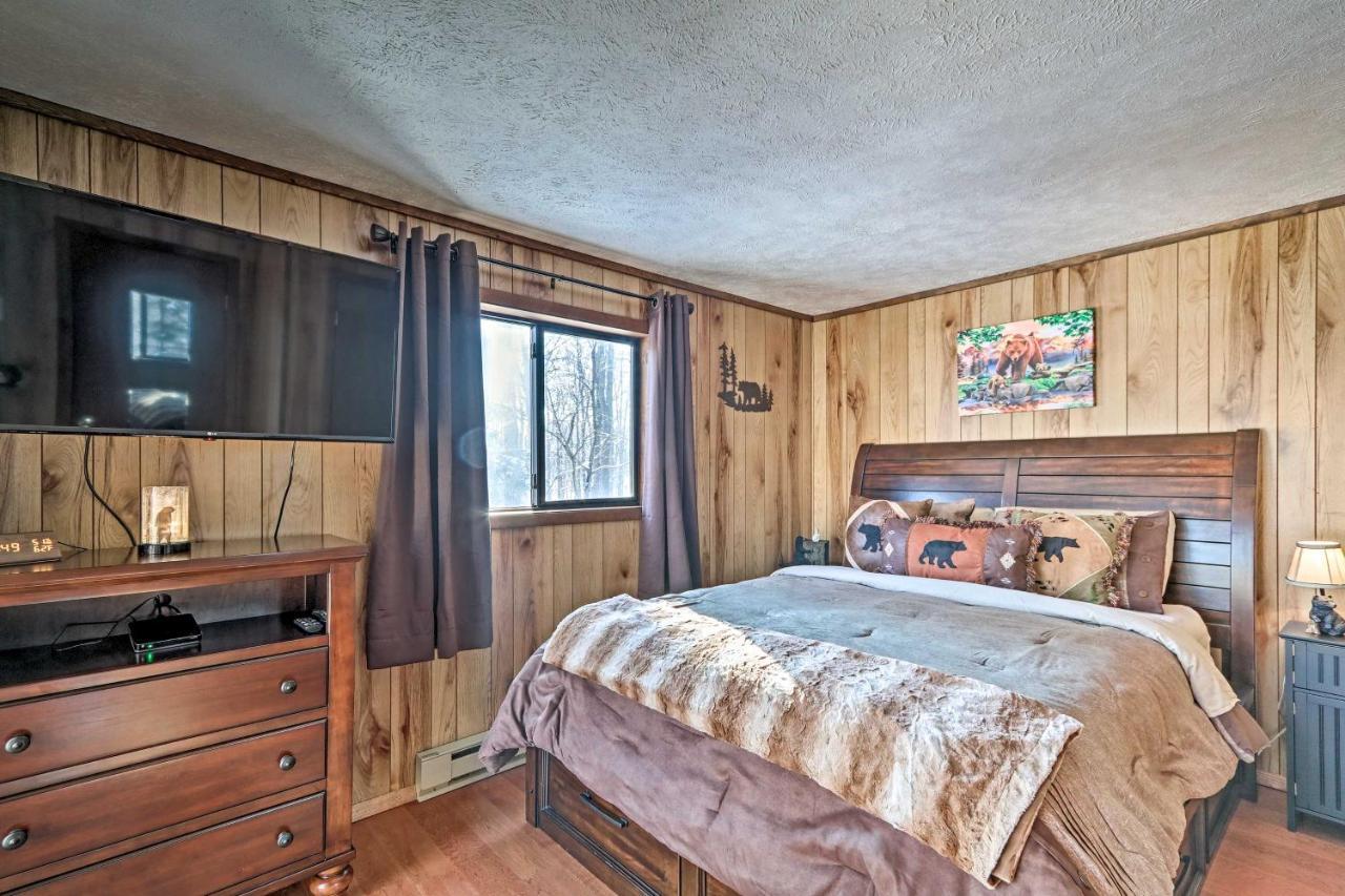 Bear Den Rustic Pocono Lake Home With Game Room! Kültér fotó
